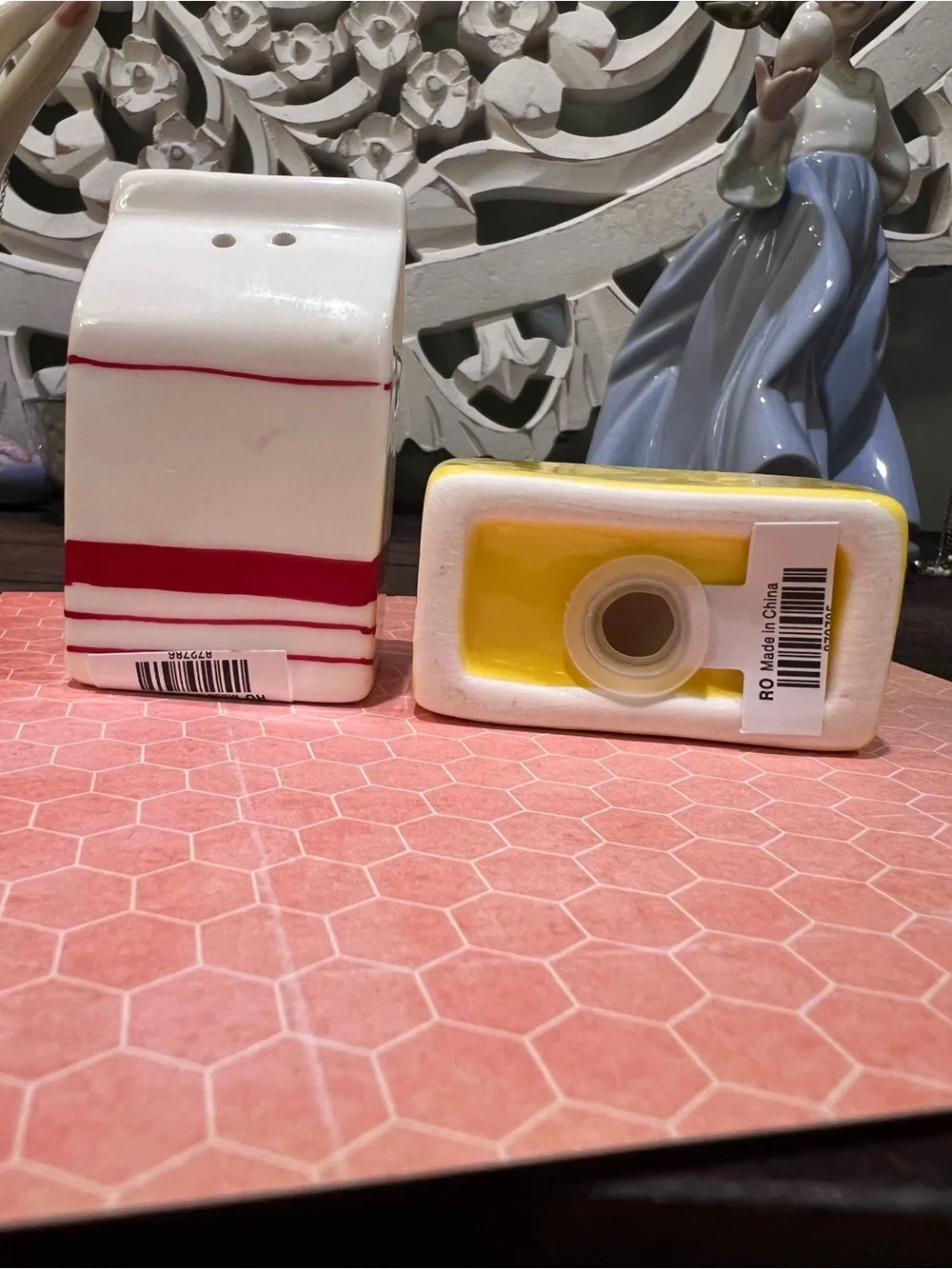 NWT Milk & Butter Adorable Set! Ceramic Set salt n’ pepa shakers
